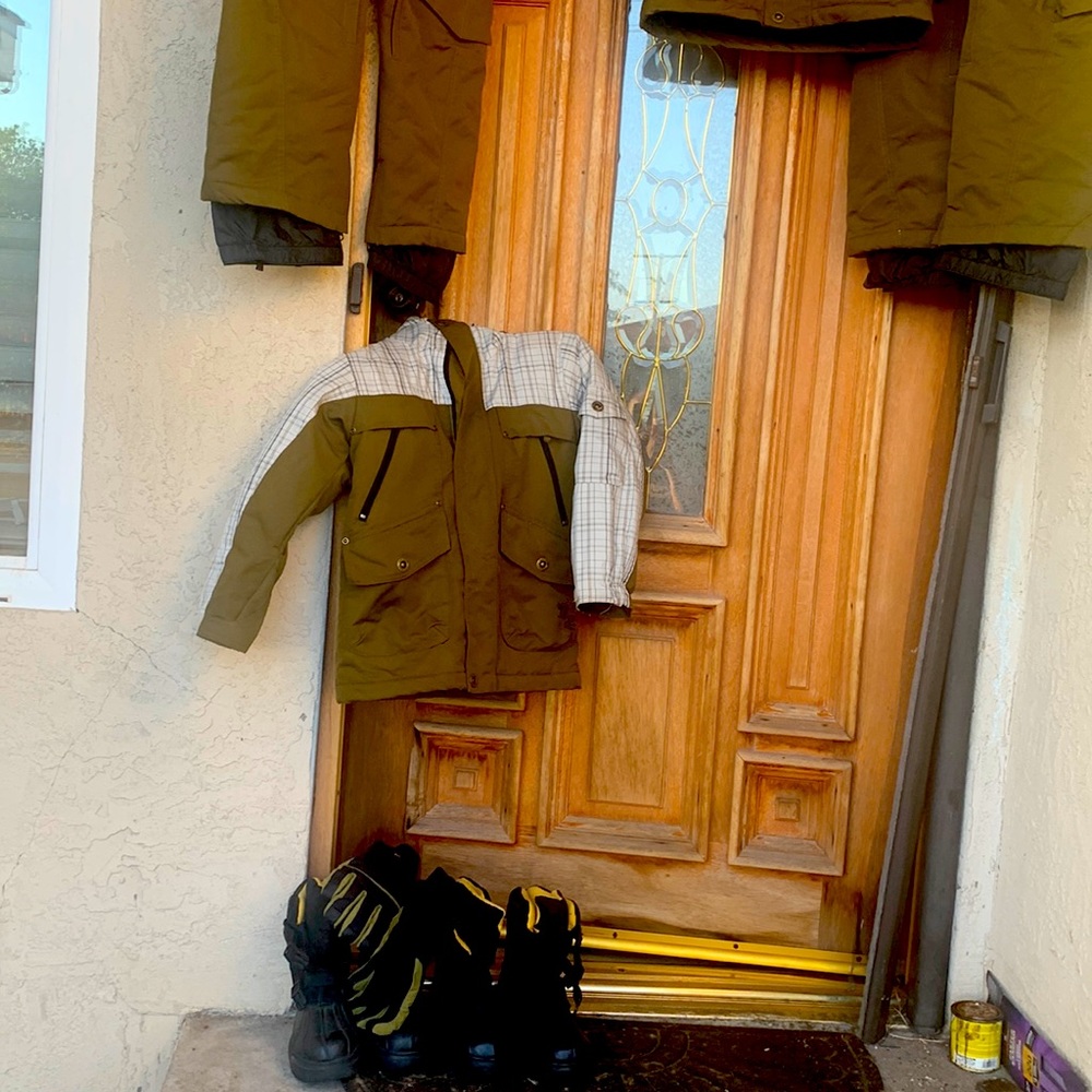 Ready for the snow Boys snow suit. Boots and gloves.Sims and Body Glove